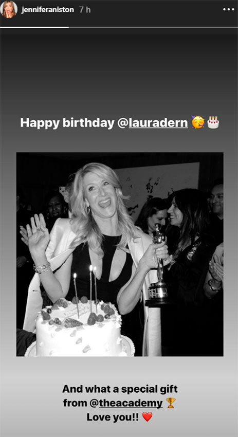 Aniston felicita a Laura Dern