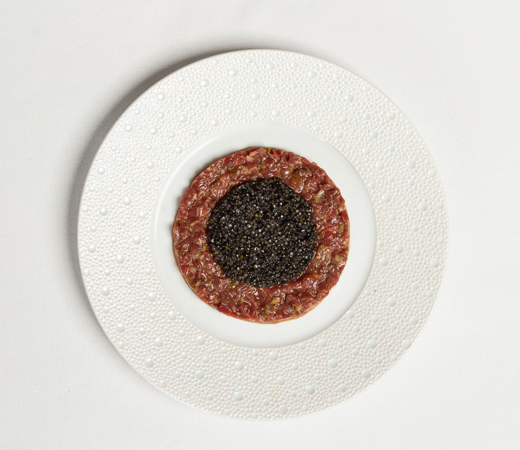 Amoìs---Steak-tartar-de-vaca-con-caviar