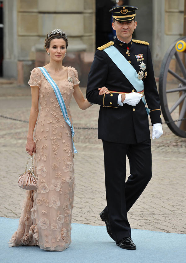 Reina Letizia con vestido de gala nude