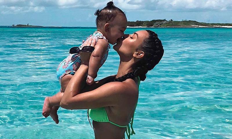 Kim Kardashian cree que el parecido con su hija Chicago se debe a intervención divina