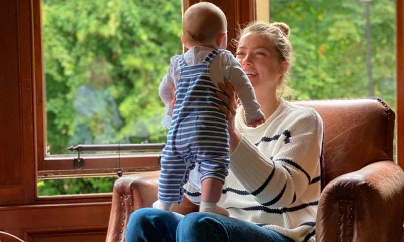 Amber Heard celebra los primeros seis meses de su bebé 